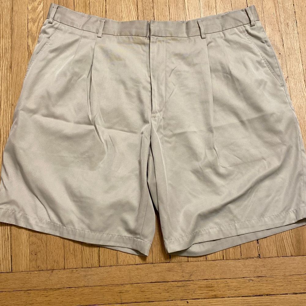 Mens Greg Norman Tan Golf Shorts 42 Microfiber Pleated